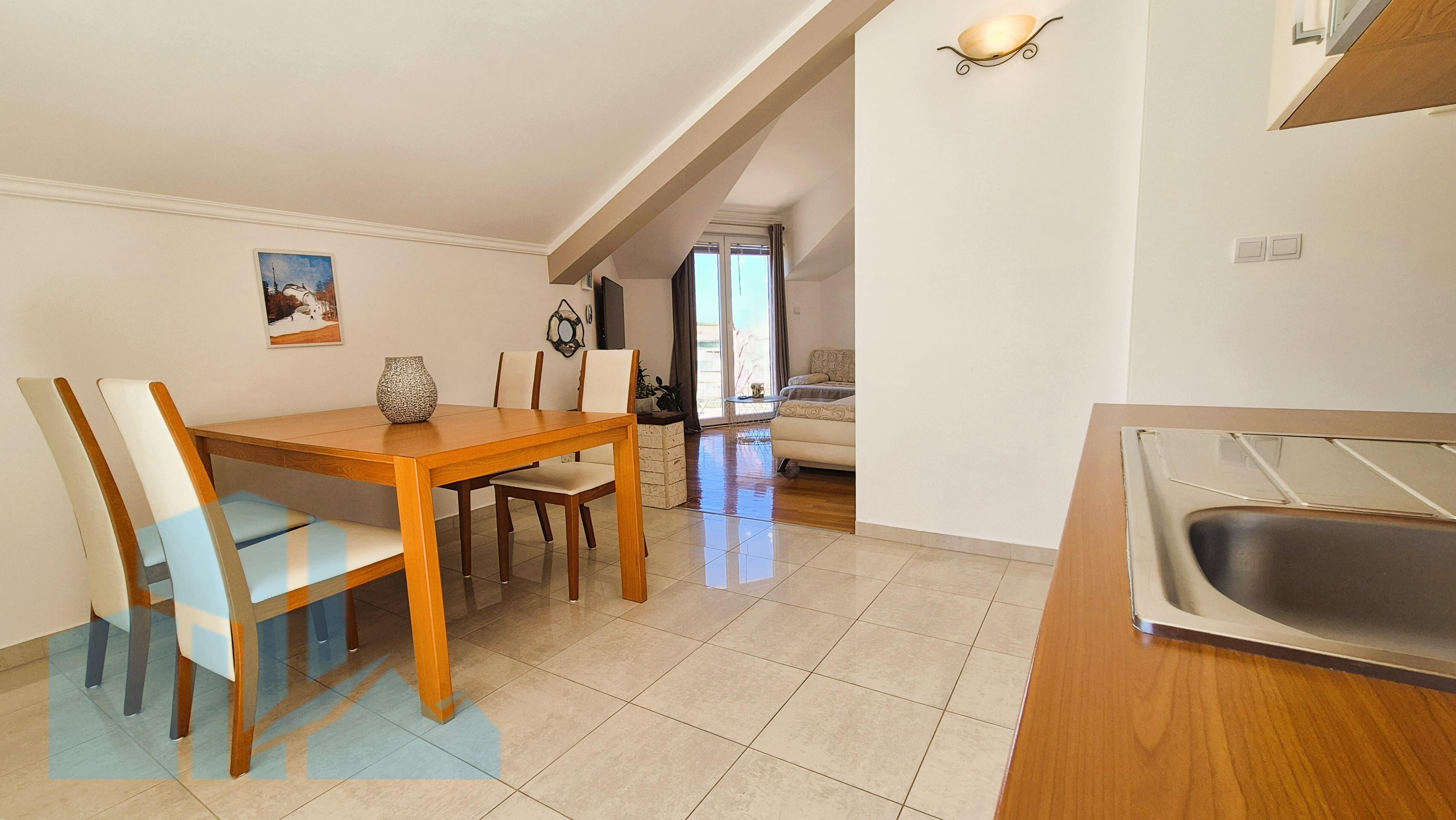 Stan: Žaborić, 50.00 m2 sa garažom